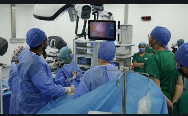 L’hôpital militaire de Rabat réalise une chirurgie robotique avancée pour une ablation complète de la vessie et de la prostate