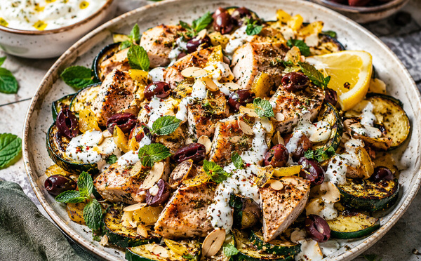 Blancs de poulet aux courgettes rôties, zaatar, citron et olives noires