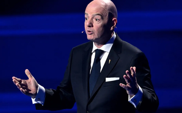 La FIFA impose les clauses libératoires : un tournant majeur pour le marché des transferts