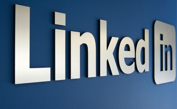 LinkedIn face à l’essor du contenu généré par l’IA : la question de l’authenticité posée