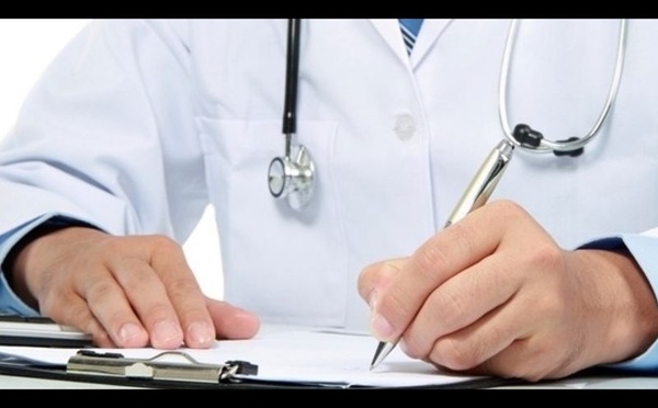Santé privée : les médecins appellent à réviser d’urgence la tarification de référence