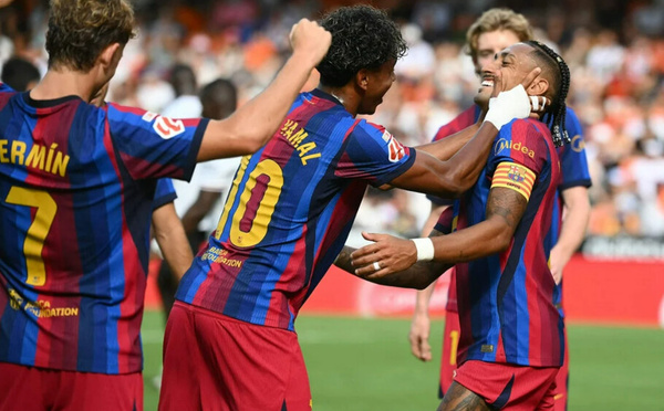 Liga : le Barça frappe fort à Valence et prend seul les commandes