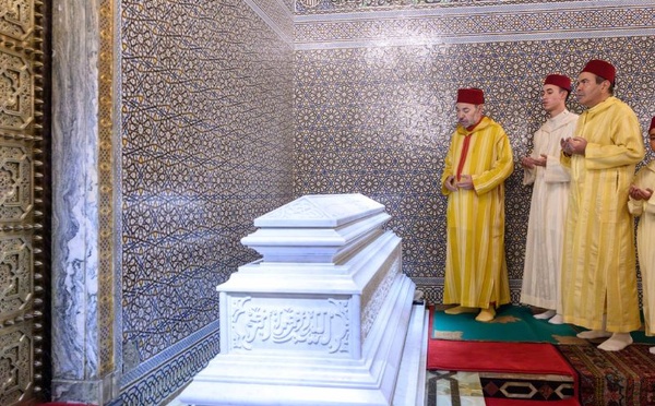 SM le Roi, Amir Al-Mouminine, préside une veillée religieuse en commémoration du 28e anniversaire de la disparition de Feu SM le Roi Hassan II