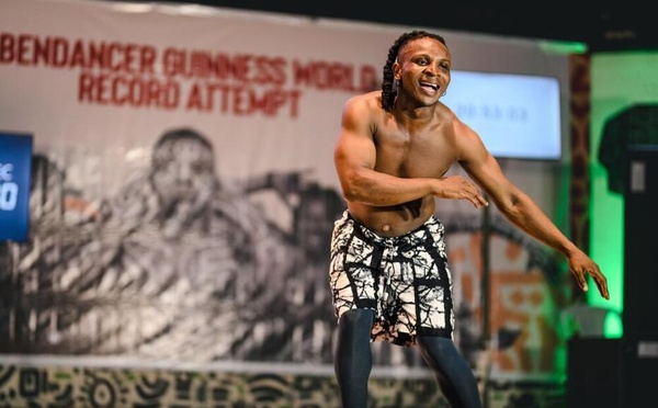 Nigeria : il danse plus de sept jours… et attend maintenant que Guinness valide ses 176 heures