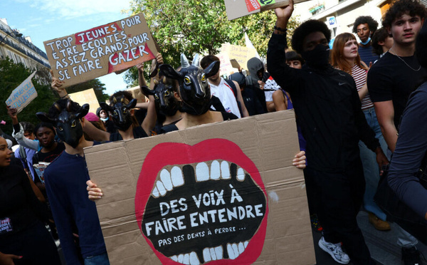 École en France : colère des jeunes et bataille des chiffres