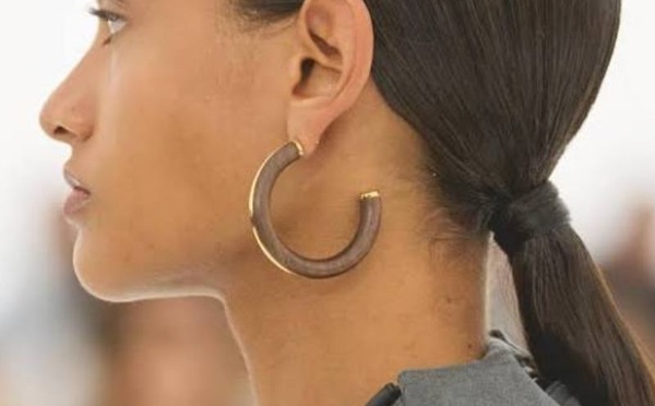 Les bijoux en bois font leur retour : quand la matière naturelle devient un objet de luxe