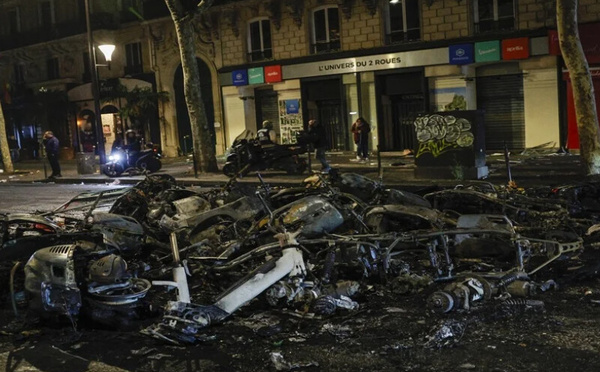 France : Macron promet la fermeté après les violences du 17 octobre