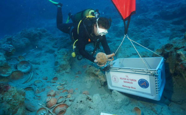 Turquie : des plongeurs découvrent une épave antique chargée de vaisselle de luxe