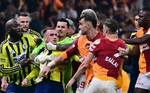 Derby d’Istanbul : une bagarre générale éclate après la victoire de Galatasaray face à Fenerbahçe