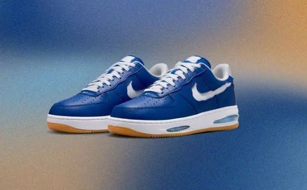 Nike Air Force 1 : le bleu royal s’impose sur une nouvelle édition de la sneaker iconique