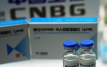 Les laboratoires chinois exposent leurs vaccins à Pékin
