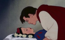 Blanche neige : Le baiser du prince au cœur d'une polémique