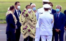 Emmanuel macron recouvert de fleur en Polynésie, vrai ou faux ?