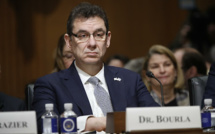 Le CEO de Pfizer : "la vie normale reviendra dans un an"