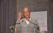 Le spectacle et le « souk » de la politique