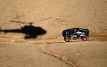 La question d'un arrêt du Dakar se "pose" après l'explosion contre un véhicule