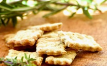 Crackers maison au parmesan et aux herbes