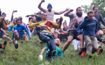 Cheese rolling : Une course pour du fromage !