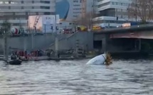 Paris : un camion tombe dans la Seine !