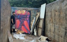 Des tableaux valant des millions de dollars retrouvés dans une benne à ordures