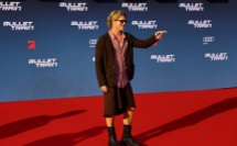 Brad Pitt en jupe sur le tapis rouge de « Bullet Train »