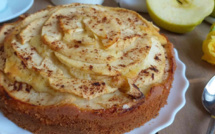 Gâteau moelleux pomme, cannelle et crème fraîche