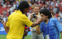 Ronaldinho, Messi participeront à un "match de la paix" en hommage à Maradona