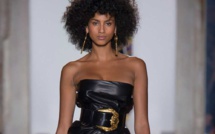 La mannequin Imaan Hammam va lancer sa propre ligne de lunettes de soleil