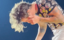 Harry Styles touché au visage par un projectile en plein concert