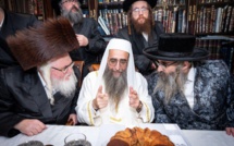 Le Rabbin Pinto célèbre la cérémonie d’allumage de la Ménorah pour Hanukkah