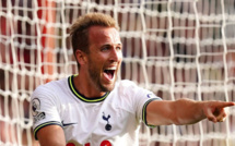  Kane "totalement engagé" avec Tottenham, selon son entraîneur, malgré les rumeurs