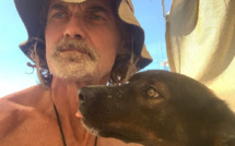 Un marin et son compagnon canin survivent deux mois dans l'océan Pacifique