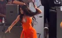 Cardi B visée par une enquête après avoir jeté son micro sur le public