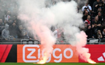 Eredivisie : Ajax-Feyenoord définitivement arrêté suite à des jets de fumigènes