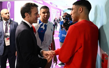 Emmanuel Macron salue Achraf Hakimi après le sacre historique du PSG