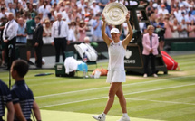 Iga Swiatek réalise un exploit historique avec un 6-0, 6-0 en finale de Wimbledon