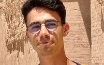 L’artiste solitaire face à une structure fragile