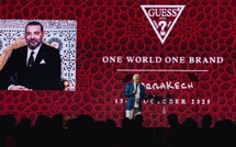 GUESS célèbre son histoire au Maroc: “One World, One Brand” en grand format