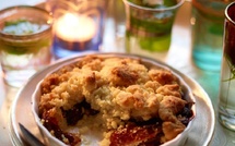 Crumble de dattes et noix, parfumé à la fleur d’oranger : un dessert marocain revisité