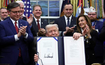 Shutdown aux États-Unis : Après 43 jours de paralysie, Donald Trump signe la fin du blocage historique