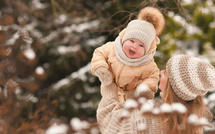 Bien habiller bébé cet hiver : les matières idéales pour rester au chaud
