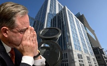 L 'UE maintient le gel des avoirs russes afin de financer un prêt de 90 milliards d'euros à l'Ukraine , mais la Belgique s'y oppose