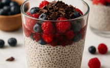 La verrine chia fruits rouges et chocolat noir : le dessert sain qui fait vraiment plaisir.