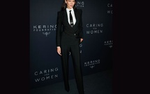 Cravate, symbole réinventé: affirmation de soi et pouvoir au féminin