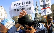 Historique : l'Espagne vote la régularisation de 500.000 sans-papiers