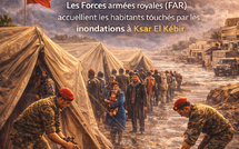 Les Forces armées royales (FAR) installent des camps d’urgence pour accueillir les habitants touchés par les inondations à Ksar El Kébir.
