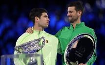 Carlos Alcaraz remporte enfin son premier Open d'Australie , Djokovic dithyrambique sur son rival