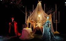 ​« Yves Saint Laurent en scène » : le musée YSL Marrakech dévoile la passion théâtrale du couturier