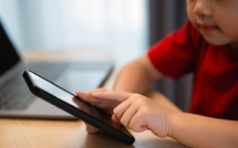 Étude : l’exposition aux écrans avant 2 ans favorise l’anxiété chez les adolescents