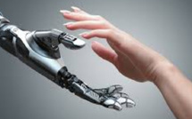 Au FICAM, la main défie la machine